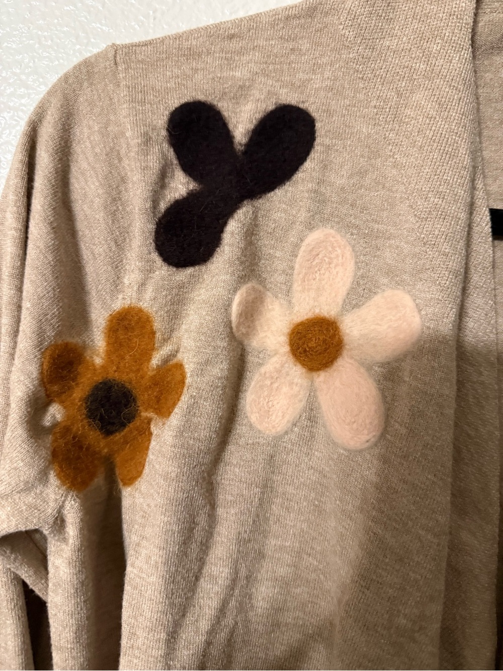 Aaeda Open Front Floral Appliqué Cardigan Size Medium - Picture 2 of 4